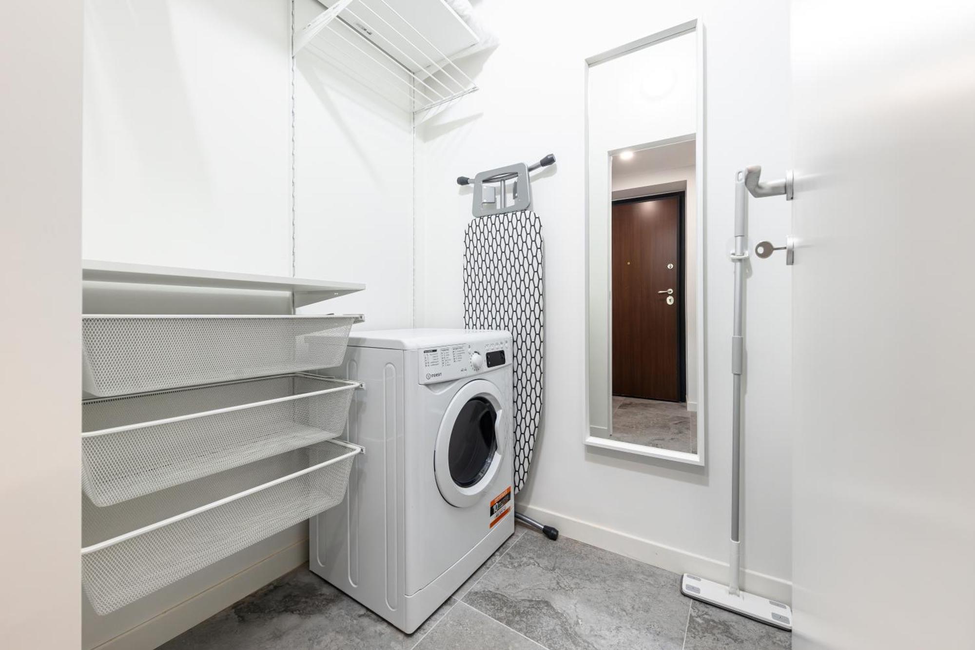 5' From Metro Lima, Design Apartment Mailand